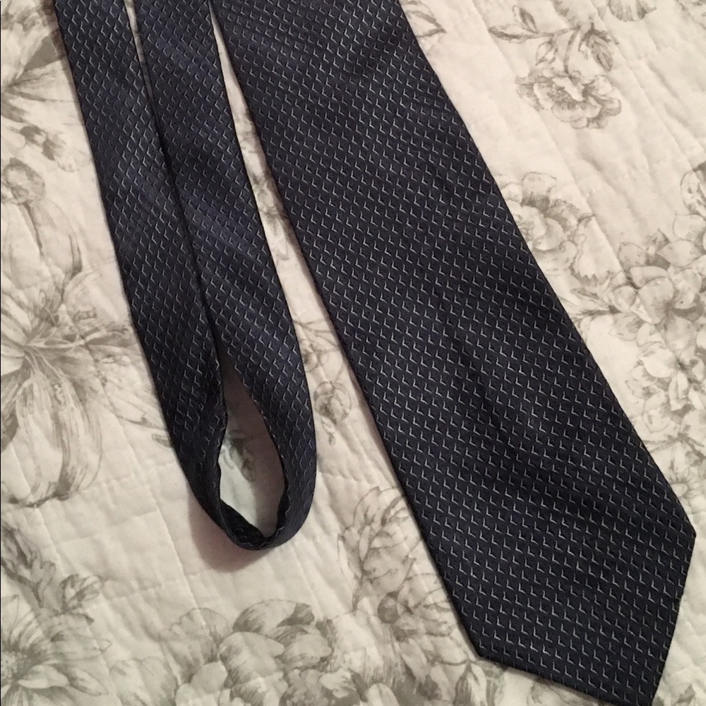 DKNY men’s tie